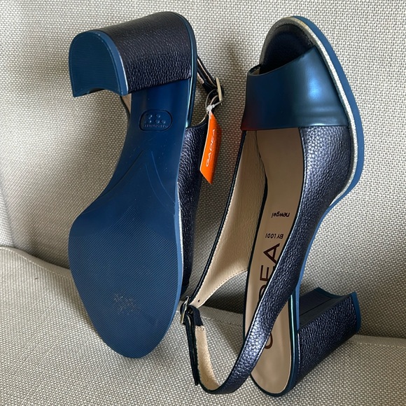 NIB Lightweight Chunky heel BLUE Leather/Metallic Slingback US 8.5/EU 39 - Picture 5 of 15
